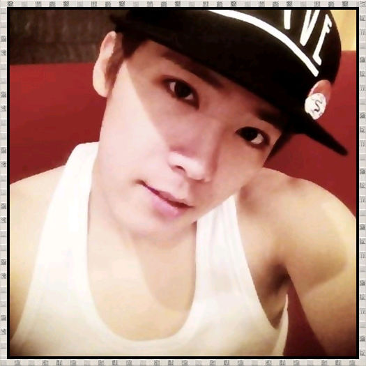 << ...Dinoo.. Hya nu e obiect.. Cum sa fie doar a ta? ..Stiu ca e perfecta.. 8-> ..Vreau o clona.. ;