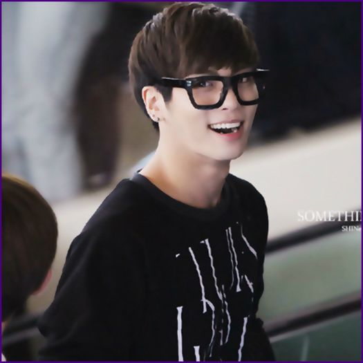 - Se poate mentine in forma si cu altelee..:-w :)) Daa,JiYoon..Nu merita sa il mai iubesti.. :)).