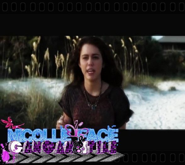 ➸ ∞;  Daka vadeam putina mila in ochii lui . NU AJUNGEAM AICI #tipa