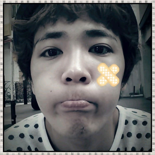 << ...Eu, ma iubesc cu semineul.. cu atata fooc.. :o3.. :)) ..Imi pasaa.. :-" ..