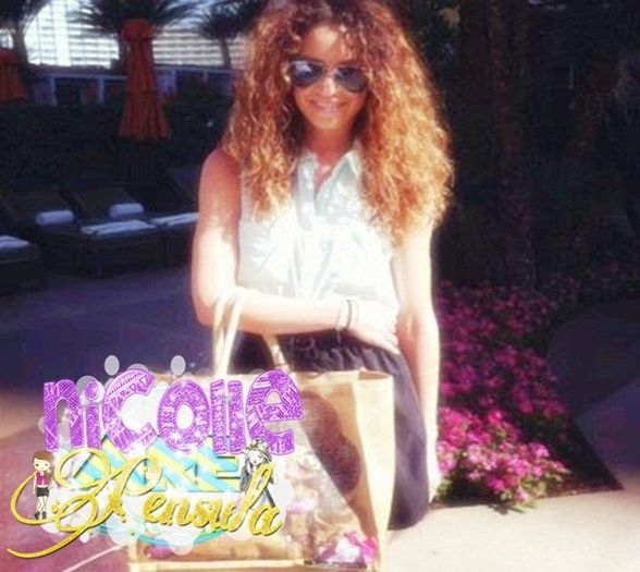 ➸ ∞; # Sta cateva minute sa se gandeasca ;LLL ; Poate Sckizzo Si Truth stiu unde sunt ...