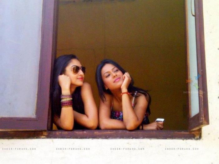 198028-krystle-dsouza-nia-sharma - Krystle DSouza