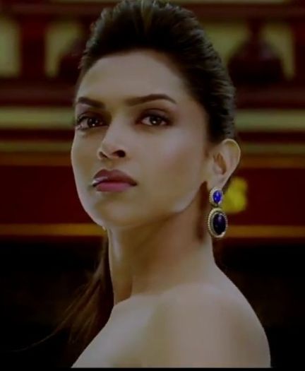 Jhak Maar Ke Full Song Desi Boyz _ Deepika Padukone _ John Abraham_(720p).mp4_000104416 - Deepika Padukone
