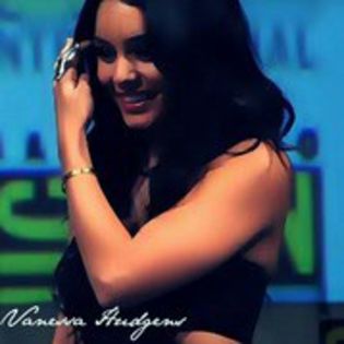 29163160_XLTCOHLEW - glitter vanessa hudgens