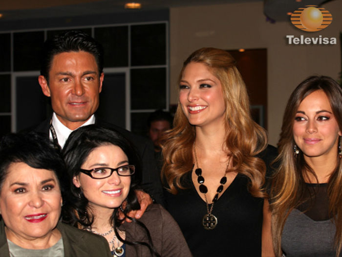 FgXLI55Si4 - Porque el amor Manda