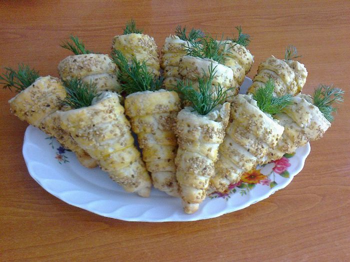 Morcovi - din foietaj cu umplutura de salata de vinete