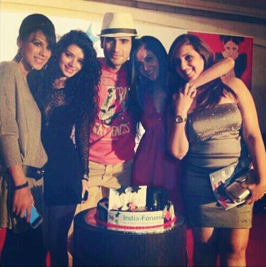 479939_386196664804849_424607988_n