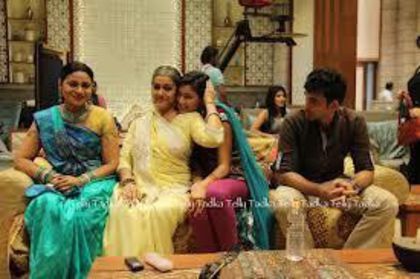 395597_458764044208246_229466684_n