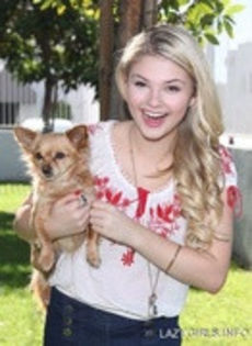 54476093_NTWIKZL2 - stefanie scott