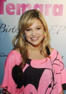 75339308_ZTWNLWD3 - olivia holt