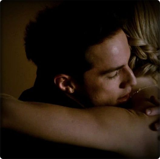 » tyler™; e o idee mai buna... + dar inainte de asta.... #loooove...[o strange`n brate]
