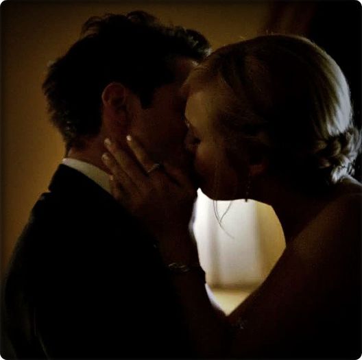 » tyler™; mi`a fost dor de tine;;_][o strange tare`n brate_ kiss]