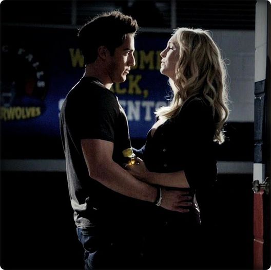 » tyler™; atunci e bnee... [smile_se uita sweet la ea]