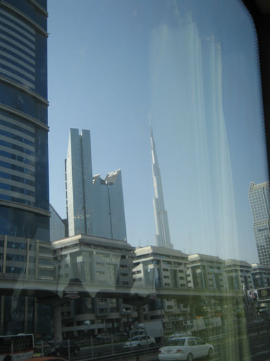Cu Burj Khalifa in departare - Dubai