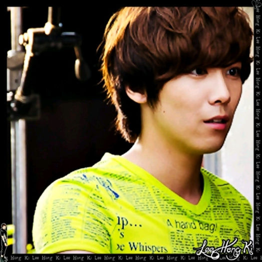 << ..[se intoarce, se uita prin jur] ..Aa.. acolo esti.. :)) ..[merge la JA; se aseaza lanaga ea] ..