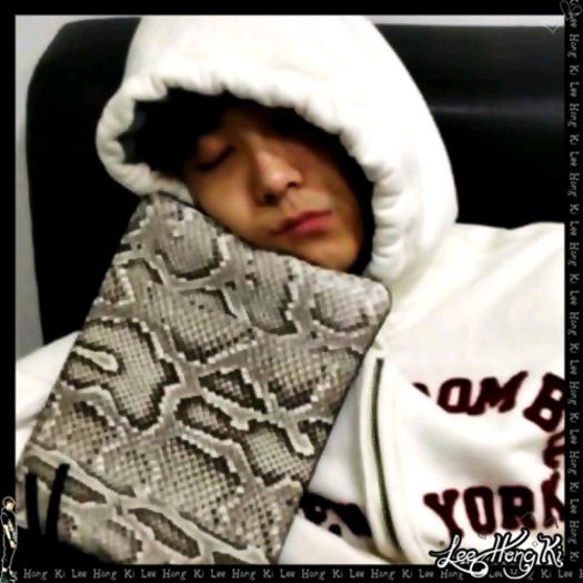 << ...[ I-) ..:o3 ..]...