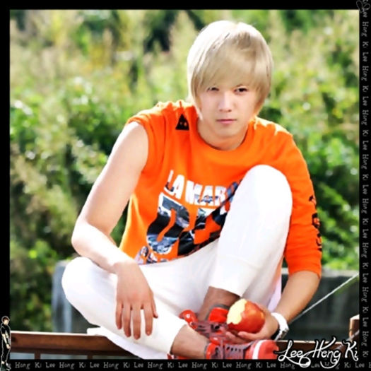 << ..Mai.. [se pune pe iarba; ip] ..Mai stau..:)) - X - x - PARK 001 - x - X