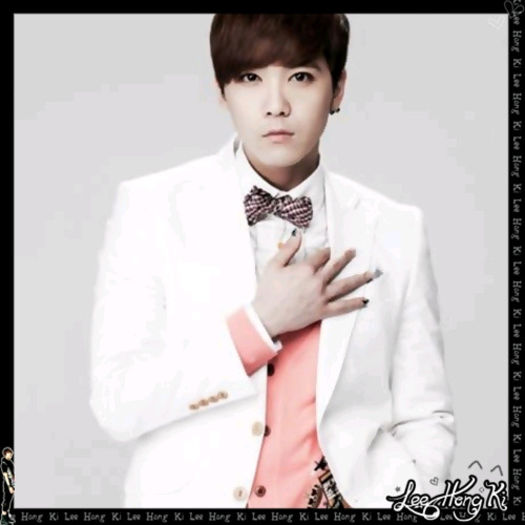 << ..Nu sunt la mine.. si totusi stiu ca ascultam muzica..-_-' ..