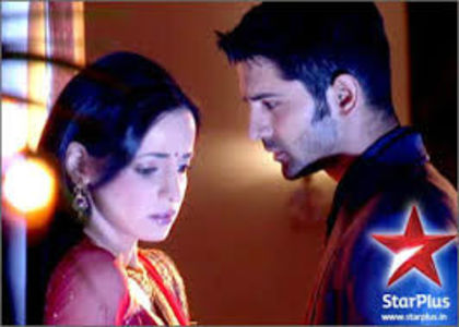 (Deodata sosi Arnav)Khushi,eu..imi pare rau...iarta-ma.Ma ierti,nu-i asha? - Ep9-Surpriza