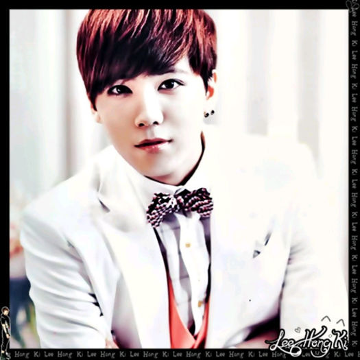 << ..Un pix.. [se uita pe jos] ..Era pe aici pe undeva.. :-?? ..Noapte buna matza :o3..:)) .