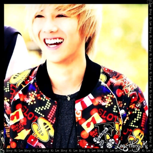 << ...:)) ..de ce nu si pixul? ..Stiu ca era pe aici..[se uita pe jos] ..pe undeva..:)) .. - l - x - Episodul 45 - x - l