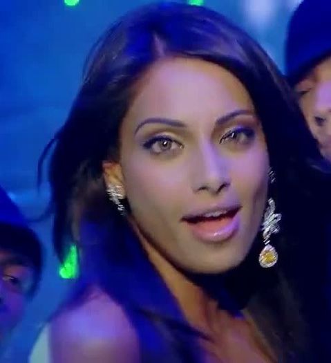 Bipasha - Bipasha sau Priyanka