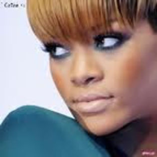  - Poze glitter cu Rihanna