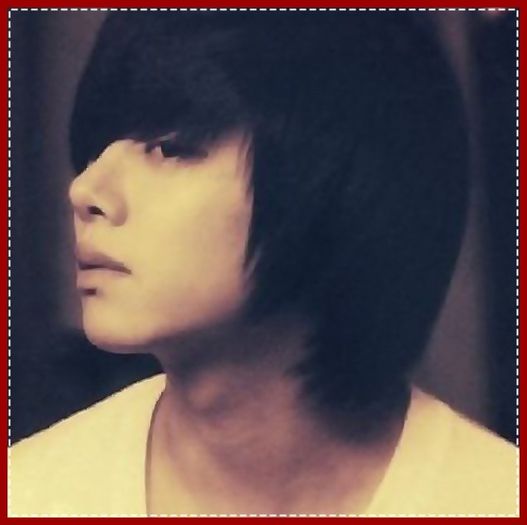 _. #Ridica mana spre ei.. :) Haide..:)..#Pleaca cu Yesung.. :-<..:((.