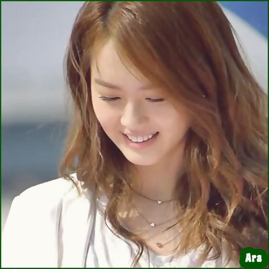 [] Estee..-_- Paii..Eu am plecat sus..Vin mai târziu..Bye fetele..Si oppa..:) |pleaca|.