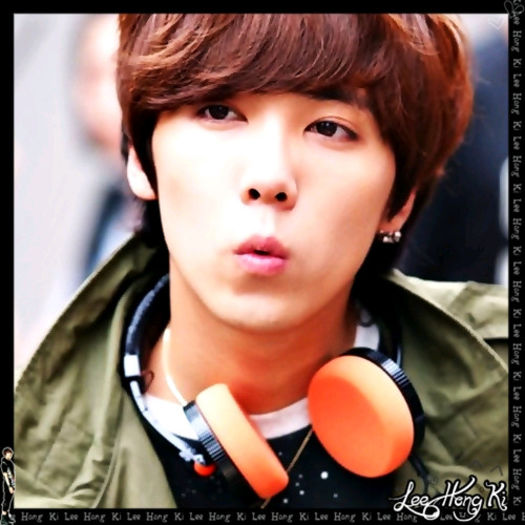 << ..Ieri.. nu mai stiu.. [bea] ..Azi am vazut`o.. :-? ..dar a plecat cu.. Khun..parca.. :-?? ..