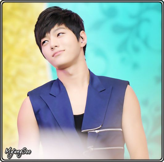 ∞ .. ^se aseaza langa ea^ .. E asa frumos aici. :o3 ..