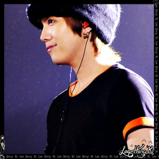 << ..Aici matza.. :o3.. [se aseaza pe acolo]..