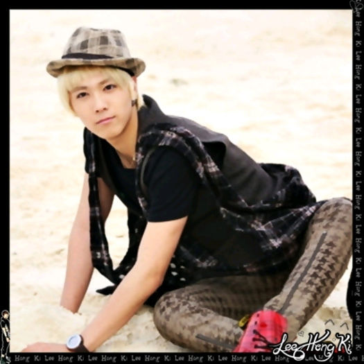 << ..Trebuia.. :-" ..:)) ..Astepta doar sa intrebe MinKi.. 8-> ..:-" ..:)) ..