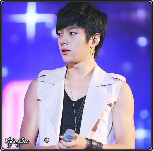 ∞ .. Binee. :)) .. ^fuge dupa Kii^ ..