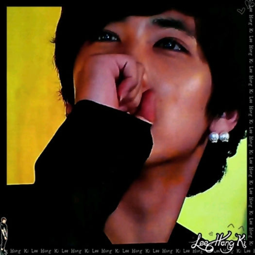 << ..[se aseaza pe nisip] ..Mhm.. :) ..