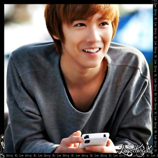 << ...Huh?! ..[isi ridica ochii din tel.] ..De ce eu? ..Sa cante MinKi.. :-? ..:)) ..