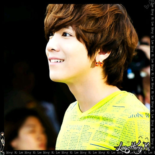 << ...:)) ..de ce nu? ..:-? ..:))