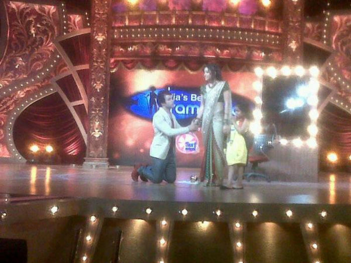 320013_356999757740058_4652454_n