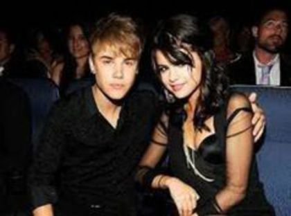 88065560_NFOBHPF - poze cu selena si justin biber