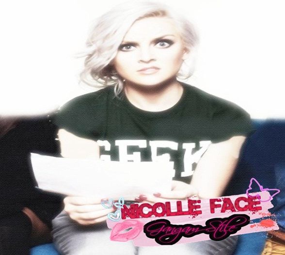 . ❥ .  Am AVUT UN PLAN .. :) eu trebuia sa ma comport frumos cu Angy -click; Pentru ca ea sa ma urasca si sa te castig  pe tine :)  Apoi :) Eu am sunat-o sa vina sa ne intalnim in padure :) Unde i-am explikat ca tu esti AL MEU :) DOAR AL MEU :)
