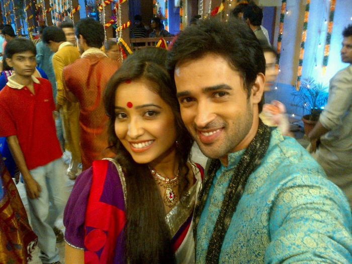 521989_507511345976654_1982865236_n - 2-Asha Negi si Rithvik Dahajan