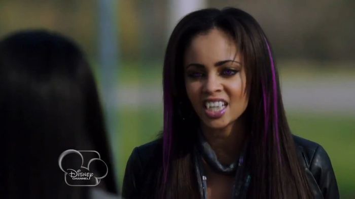 my-babysitters-a-vampire--independence-daze-208--evil-sarah--vanessa-morgan - poze Bona mea e un vampir