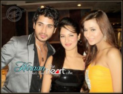 390741_447032422047100_844712720_n - Sara Khan POZE NOI 2013