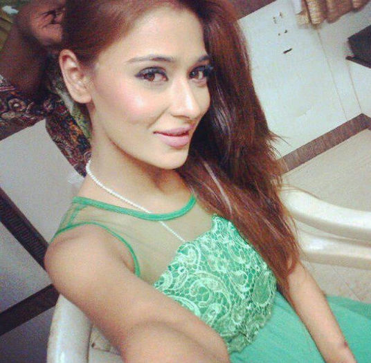 426043_143467062481051_782807780_n - Sara Khan POZE NOI 2013