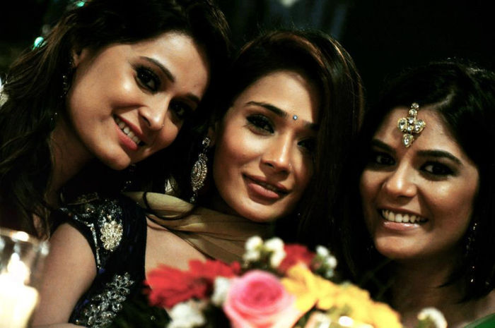 531860_141557026005388_1644673639_n - Sara Khan POZE NOI 2013