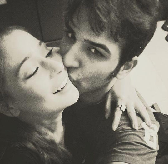 936836_166080203553070_10358270_n; indragostiti pana peste cap :**
