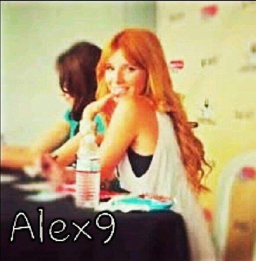 imbracata in roche de mireasa*