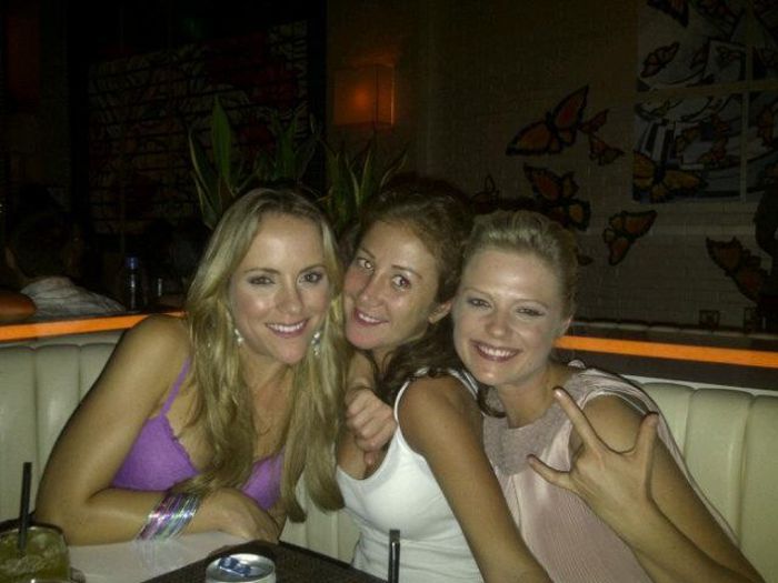 404187_276091975773038_216059047_n