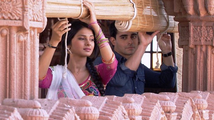 935300_10151344263446082_1429277914_n - Kumud and Saras