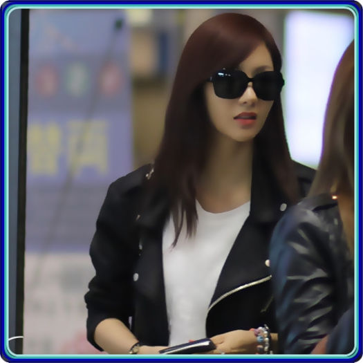 • [intra] Hello :-h [se pune pe fotoliu]